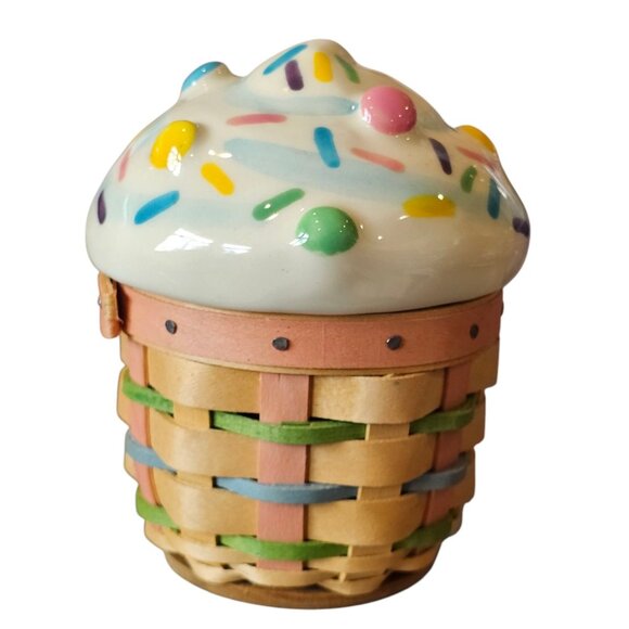 Longaberger 2006 Collectors Club Birthday CUPCAKE Basket Protector Topper Signed